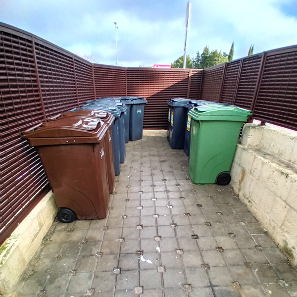 Bonifica delle aree di raccolta rifiuti a Noci (BA) Puglia Bonifica delle aree di raccolta rifiuti